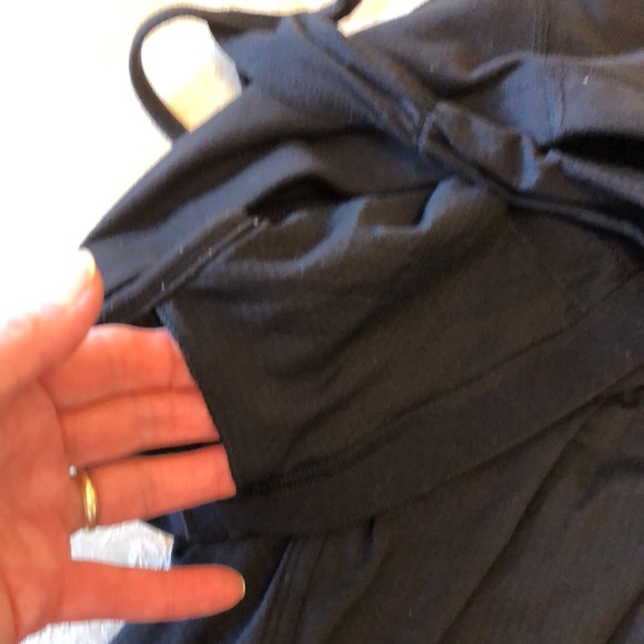 LULULEMON NO LIMITS TANK SIZE 4 BLACK BUILT-IN SPORTS BRA, BEACHY YOGA - #139 - Picture 3 of 8